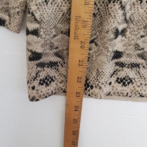 Oscar by Oscar de la Renta 100% Merino Wool Medium V-neck Soft Sweater Top - Picture 6 of 8